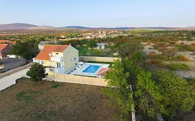 Villa Almond